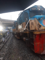 বগি লাইনচ্যুত : ঢাকার সঙ্গে সারা দেশের ট্রেন চলাচল বন্ধ
