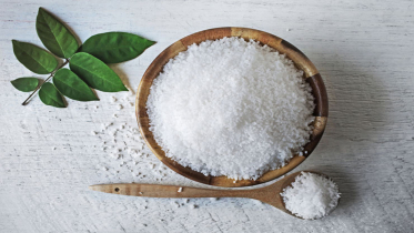 জেনে নিন, কাঁচা লবণ খেলে শরীরে কী ক্ষতি হয়