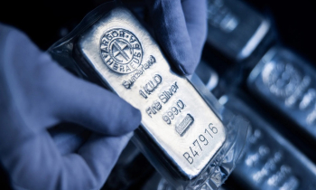 স্বর্ণের পর এবার বিশ্ববাজারে লাফিয়ে বাড়ছে রুপার দাম, নেপথ্যে কী? স্বর্ণের পর এবার বিশ্ববাজারে লাফিয়ে বাড়ছে রুপার দাম, নেপথ্যে কী?