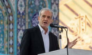 ‘ট্রাম্পের হুমকির মুখেও মাথা নত করবে না ইরান’ ‘ট্রাম্পের হুমকির মুখেও মাথা নত করবে না ইরান’