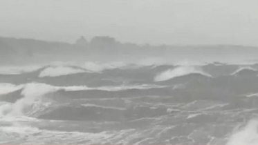 আঘাত হানলো ঘূর্ণিঝড় ‘মন্থা’, ব্যাপক ক্ষতির আশঙ্কা