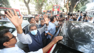 প্রথম আলো সম্পাদকের ৬ সপ্তাহের জামিন