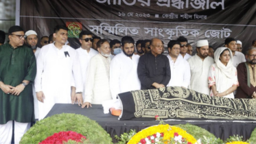 শহীদ মিনারে চিত্রনায়ক ফারুককে শেষ শ্রদ্ধা