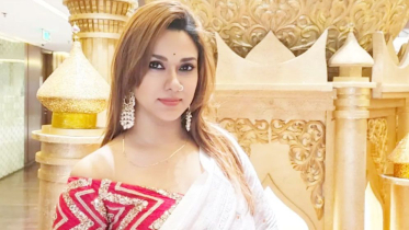‘কথিত স্বামী’ সমালোচনার জবাব দিলেন চিত্রনায়িকা ববি