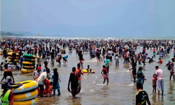 ঈদের ছুটিতে কক্সবাজার সমুদ্রসৈকতে ছয় দিনে প্রায় ৭ লাখ পর্যটক
