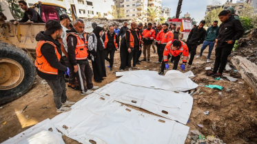 গাজায় ধ্বংসস্তূপে মিলল একই পরিবারের ৩০ জনের লাশ গাজায় ধ্বংসস্তূপে মিলল একই পরিবারের ৩০ জনের লাশ