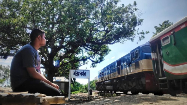 ‘বনলতা এক্সপ্রেস’ নিয়ে হাসনাত আবদুল্লাহর রিভিউ