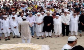 কাদের সিদ্দিকীর বাবা-মায়ের পাশেই স্ত্রীর দাফন