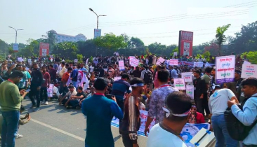 এনইআইআর সংস্কার দাবিতে বিটিআরসির সামনে মোবাইল ব্যবসায়ীদের অবস্থান এনইআইআর সংস্কার দাবিতে বিটিআরসির সামনে মোবাইল ব্যবসায়ীদের অবস্থান