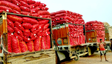 দীর্ঘ ৩ মাস পর ভারত থেকে পেঁয়াজ আমদানি শুরু দীর্ঘ ৩ মাস পর ভারত থেকে পেঁয়াজ আমদানি শুরু