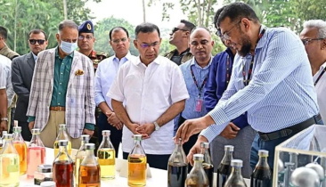 বর্জ্য থেকে জ্বালানি তেল উৎপাদনের প্রকল্প দেখলেন প্রধানমন্ত্রী বর্জ্য থেকে জ্বালানি তেল উৎপাদনের প্রকল্প দেখলেন প্রধানমন্ত্রী