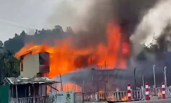 উখিয়ার ইনানীতে রিসোর্টে আগুন, ৫ জনের মরদেহ উদ্ধার উখিয়ার ইনানীতে রিসোর্টে আগুন, ৫ জনের মরদেহ উদ্ধার