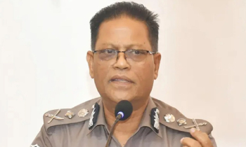 ‘সরকার অনুমতি দিলে ক্রসফায়ার করতেও পিছপা হবে না পুলিশ’ ‘সরকার অনুমতি দিলে ক্রসফায়ার করতেও পিছপা হবে না পুলিশ’