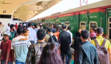 ঈদের পর ঢাকায় ফিরছে কর্মজীবীরা, বাড়ি যাচ্ছেন অনেকে