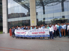 এনবিআর বিলুপ্তির প্রতিবাদে কলম বিরতিতে কর্মকর্তা-কর্মচারীরা
