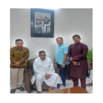 ভুয়া ওষুধের তথ্য চাওয়ায় সাংবাদিককে পুঁতে ফেলার হুমকি