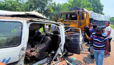 নাটোরে ট্রাক-মাইক্রোবাস সংঘর্ষে একই পরিবারের সাতজনসহ নিহত ৮