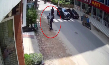 ছিনতাইয়ে অতিষ্ঠ মোহাম্মদপুরবাসী, আইন হাতে তুলছে নিজেরাই
