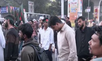 হাদি হত্যা: রাত পেরিয়ে সকালেও শাহবাগে বিক্ষোভকারীরা হাদি হত্যা: রাত পেরিয়ে সকালেও শাহবাগে বিক্ষোভকারীরা