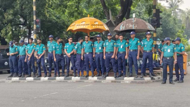 ঈদে আনন্দ নয়, নিরাপত্তা নিয়েই ব্যস্ত পুলিশ সদস্যরা
