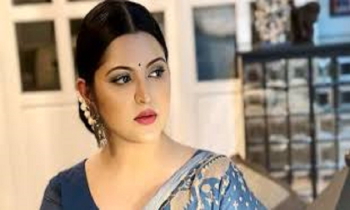 কন্টেন্ট ক্রিয়েটরদের মারধরের হুমকি দিলেন পরীমনি