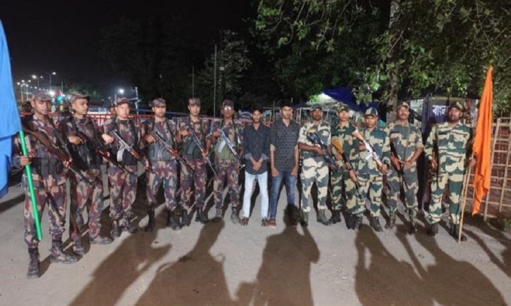 পতাকা বৈঠকে দুই বাংলাদেশি যুবককে ফেরত দিল বিএসএফ পতাকা বৈঠকে দুই বাংলাদেশি যুবককে ফেরত দিল বিএসএফ
