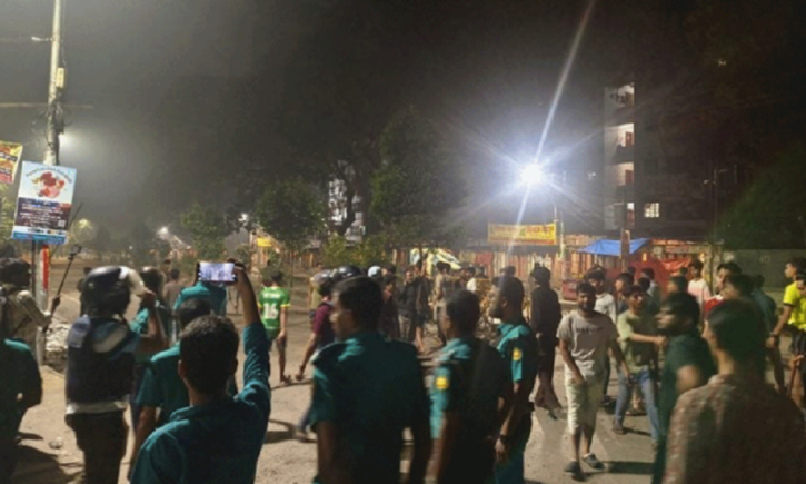 মধ্যরাতে ঢাবি ও ঢাকা কলেজের শিক্ষার্থীদের মধ্যে সংঘর্ষ