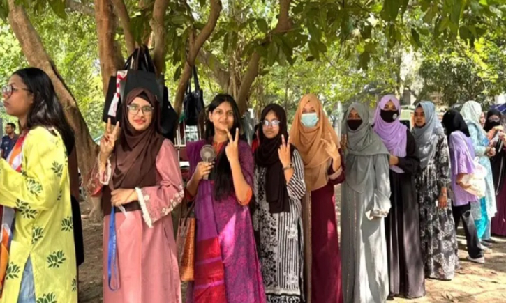 রাকসু নির্বাচন: ১৬ হলের ফলাফলে এগিয়ে শিবির, তলানিতে ছাত্রদল