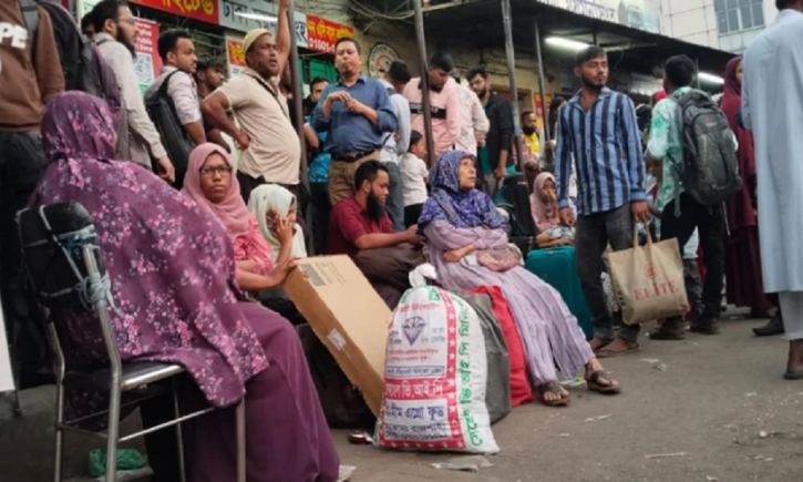 ঈদের মতো উপচেপড়া ভিড় টার্মিনালে