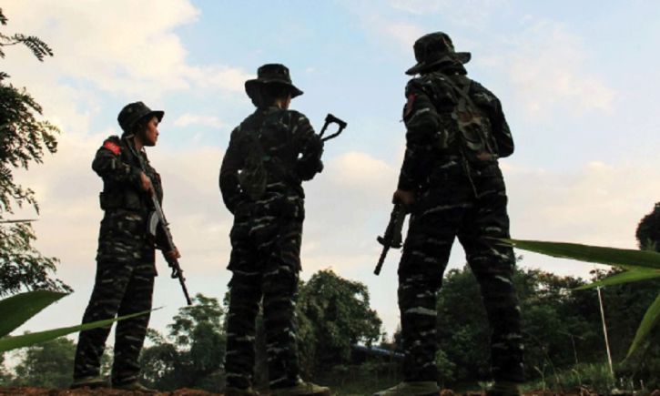 ট্রলারসহ ৬ বাংলাদেশি জেলেকে ধরে নিয়ে গেছে আরাকান আর্মি