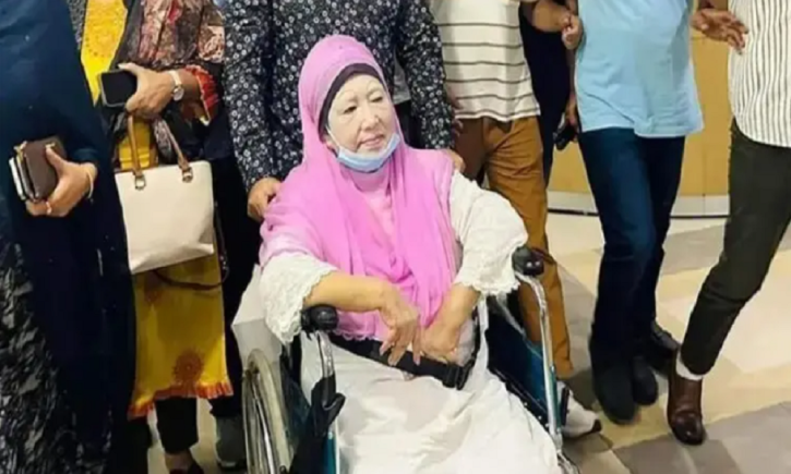 খালেদা জিয়া এভারকেয়ার হাসপাতালে ভর্তি