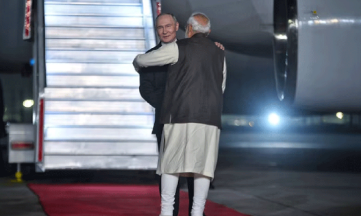 ভারত সফরে পুতিন, বিমানবন্দরে স্বাগত জানালেন মোদি