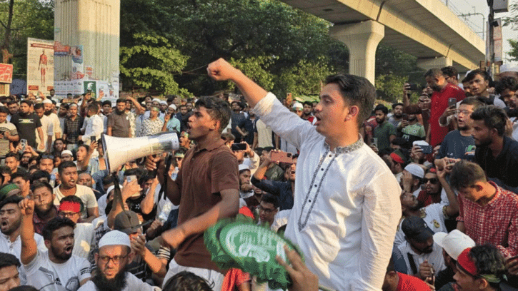 আ.লীগ নিষিদ্ধের দাবিতে শাহবাগ মোড় ‘ব্লকেড’ ছাত্র-জনতার আ.লীগ নিষিদ্ধের দাবিতে শাহবাগ মোড় ‘ব্লকেড’ ছাত্র-জনতার
