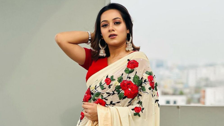 মাসে কত আয় দীঘির? যা জানালেন এ অভিনেত্রী মাসে কত আয় দীঘির? যা জানালেন এ অভিনেত্রী