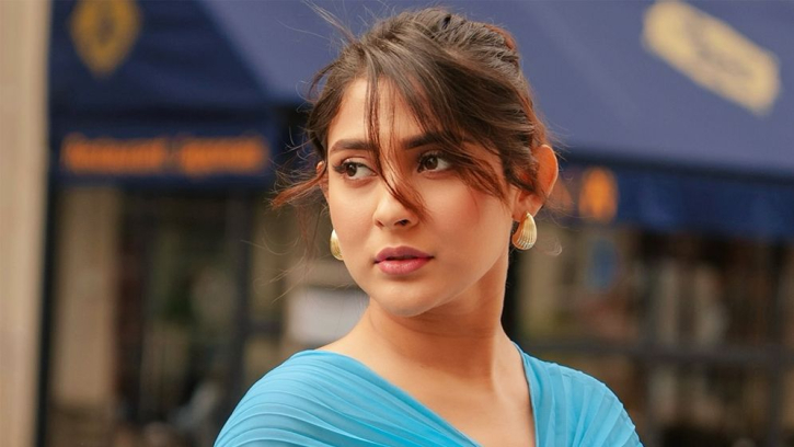 নেটিজেনদের বাজে মন্তব্যে মেহজাবীনের প্রতিবাদ