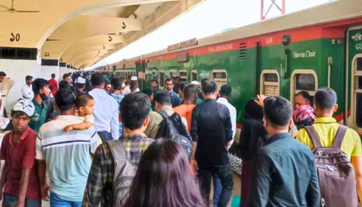 ঈদের পর ঢাকায় ফিরছে কর্মজীবীরা, বাড়ি যাচ্ছেন অনেকে ঈদের পর ঢাকায় ফিরছে কর্মজীবীরা, বাড়ি যাচ্ছেন অনেকে