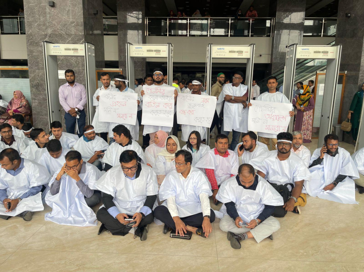 এনবিআর চেয়ারম্যানের অপসারণের দাবিতে ‘কমপ্লিট শাটডাউনের’ ঘোষণা এনবিআর চেয়ারম্যানের অপসারণের দাবিতে ‘কমপ্লিট শাটডাউনের’ ঘোষণা