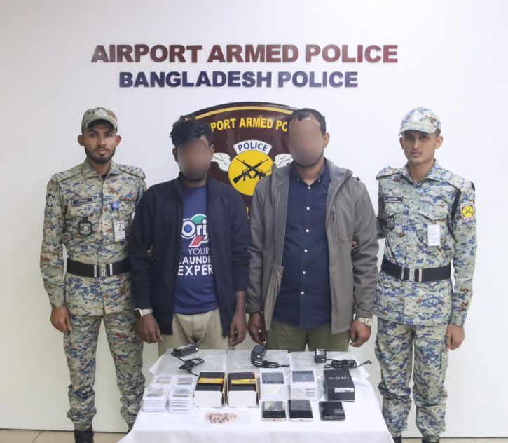 বিমানবন্দরে বিপুল পরিমাণ স্পাই ডিভাইসসহ আটক ২
