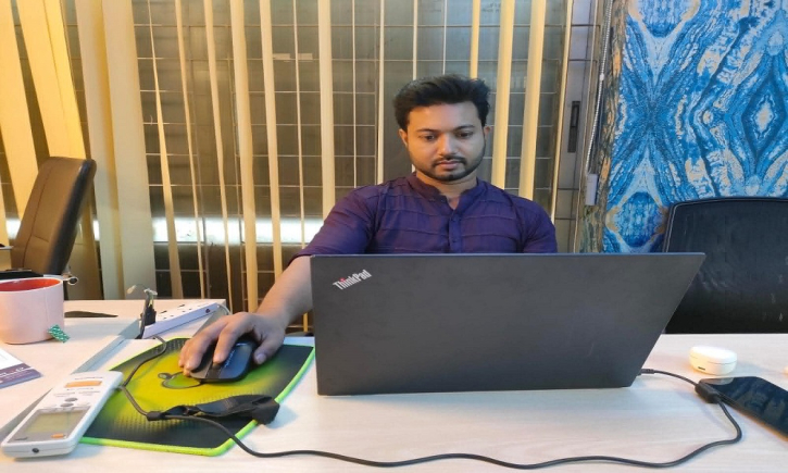 জীবন বাঁচাতে দেশ ছাড়লেন সাংবাদিক তরিকুল ইসলাম