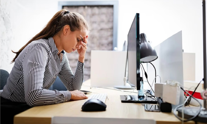 এআই প্রযুক্তির অতিরিক্ত ব্যবহারে বাড়ছে ‘ব্রেইন ফ্যাটিগ’