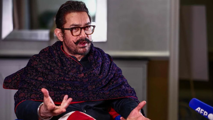 ‘চতুর্থ বিয়েটা কবে করছেন?’, আমিরকে নেটিজেনের প্রশ্ন