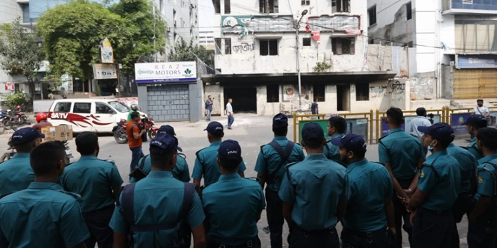 নেতাকর্মী শূন্য জাপা অফিসের সামনে পুলিশ, সেনা টহল নেতাকর্মী শূন্য জাপা অফিসের সামনে পুলিশ, সেনা টহল