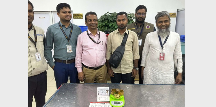শাহজালালে ২ কেজি সোনাসহ যাত্রী আটক শাহজালালে ২ কেজি সোনাসহ যাত্রী আটক