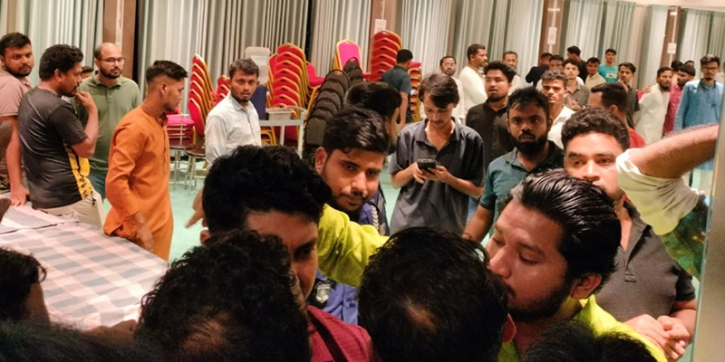 গোপন বৈঠককালে আওয়ামীপন্থি ১৯ ইউপি সদস্যরা আটক গোপন বৈঠককালে আওয়ামীপন্থি ১৯ ইউপি সদস্যরা আটক