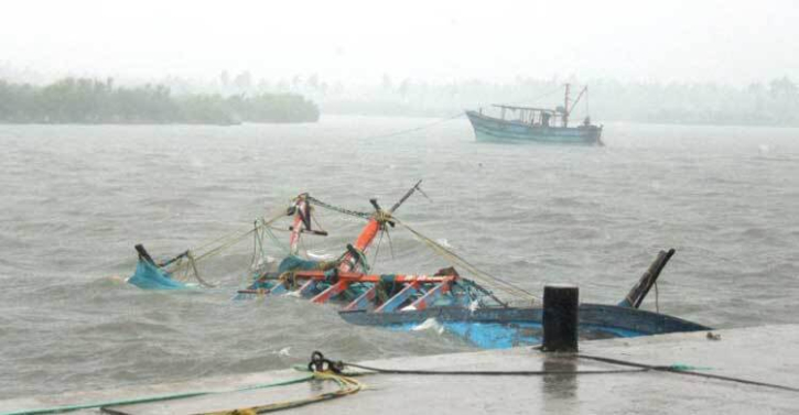 বালিতে ফেরি ডুবির ঘটনায় নিখোঁজ অন্তত ৪৩