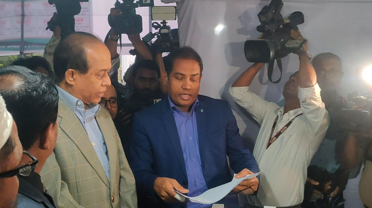 ইসিতে প্রথম দিনে ৪২ আপিল জমা ইসিতে প্রথম দিনে ৪২ আপিল জমা