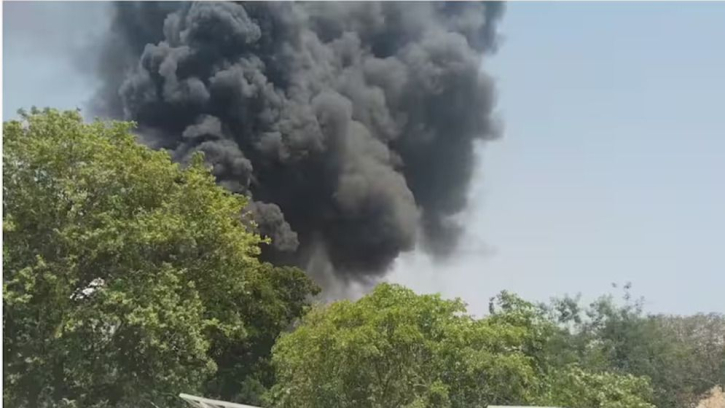 আহমেদাবাদে যাত্রীবাহী উড়োজাহাজ বিধ্বস্ত: ২৪২ যাত্রীর প্রাণশঙ্কা আহমেদাবাদে যাত্রীবাহী উড়োজাহাজ বিধ্বস্ত: ২৪২ যাত্রীর প্রাণশঙ্কা