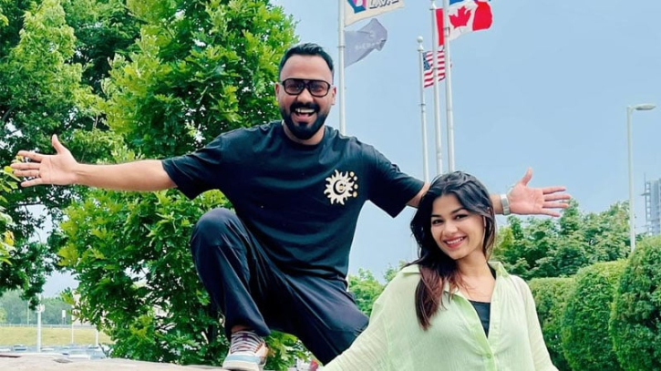 কানাডায় কাবিলা-ইভার পুনর্মিলন, ভাইরাল মুহূর্তে ভক্তদের বার্তা কানাডায় কাবিলা-ইভার পুনর্মিলন, ভাইরাল মুহূর্তে ভক্তদের বার্তা