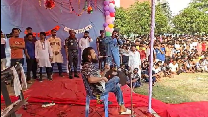 কারাগারের ঈদ অনুষ্ঠানে গান গাইলেন নোবেল কারাগারের ঈদ অনুষ্ঠানে গান গাইলেন নোবেল