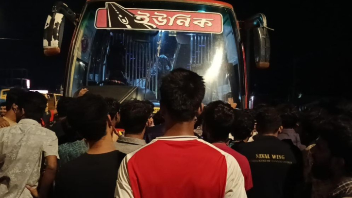 শিক্ষক লাঞ্ছিতের প্রতিবাদে পবিপ্রবি শিক্ষার্থীদের বিক্ষোভ